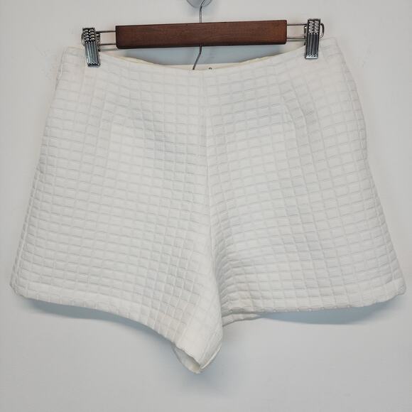 ASOS Pants - ASOS Womens Quilted Shorts Size 8 Ivory High Waist Pocket Chic City Stylish Posh